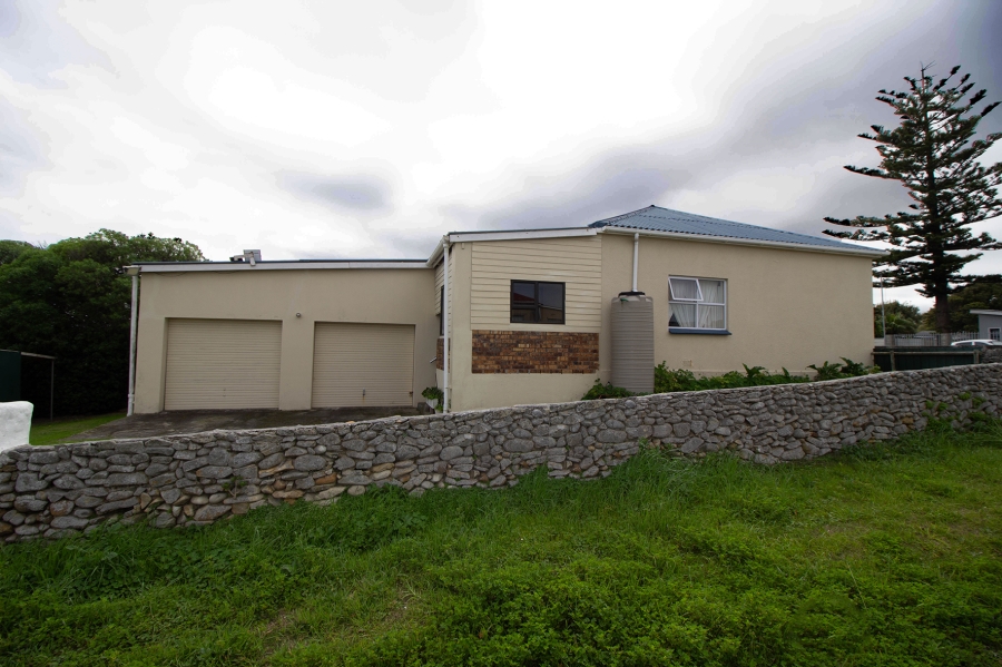 4 Bedroom Property for Sale in Gansbaai Central Western Cape